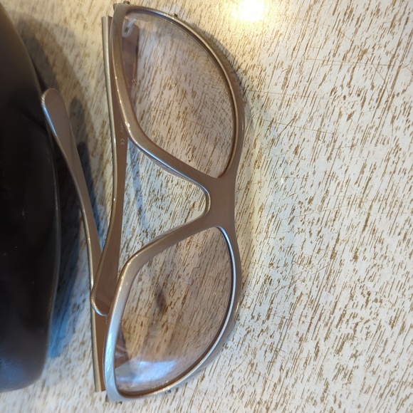 Prada sunglasses - Picture 6 of 9